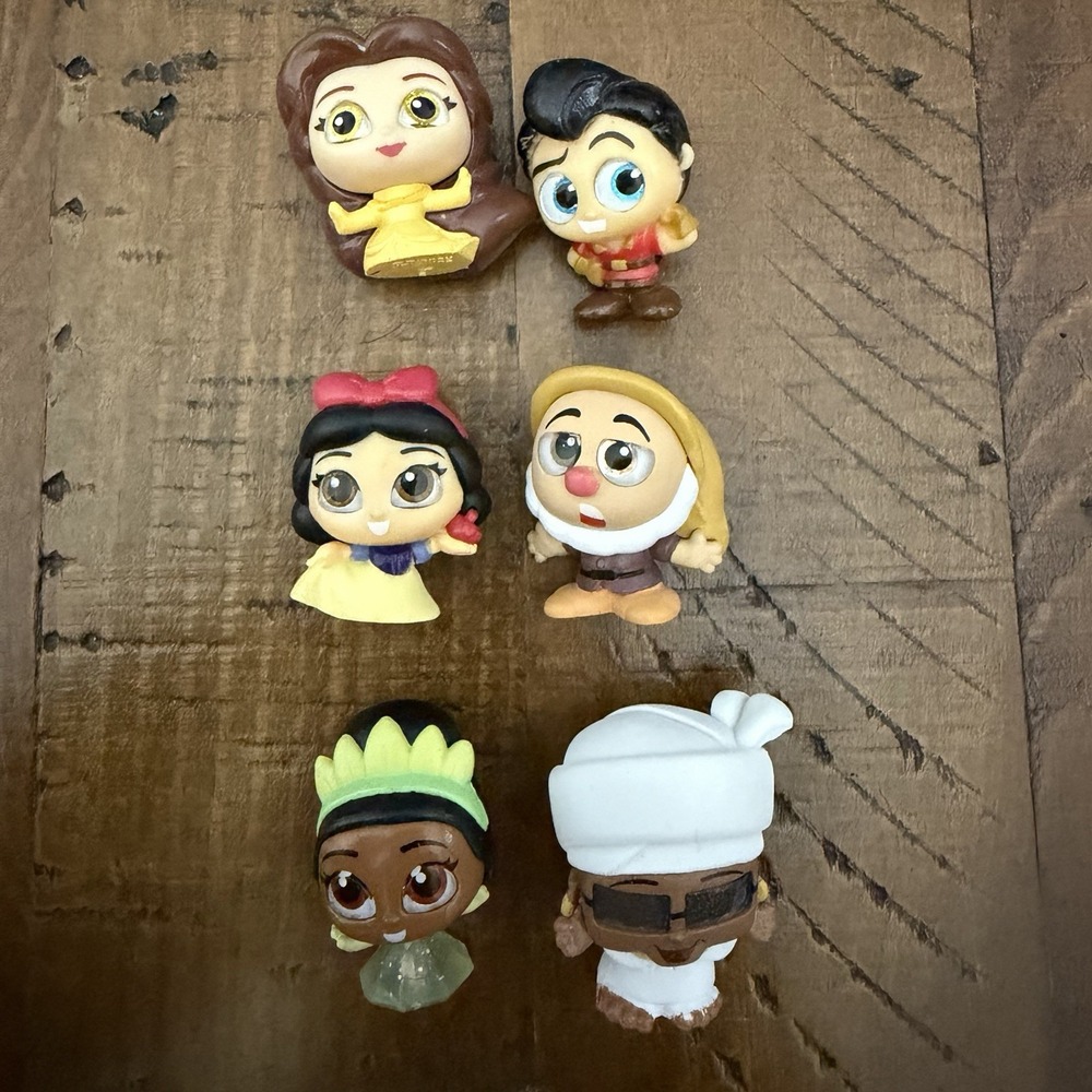 Disney Doorables Lot of 6 Belle Gaston Snow White Doc Tiana Mama Odie Figures